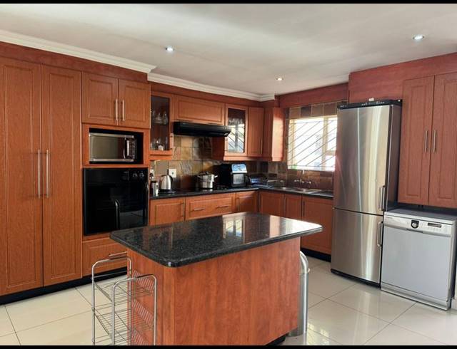 5 BEDROOM HOUSE FOR SALE IN HEUWELOORD